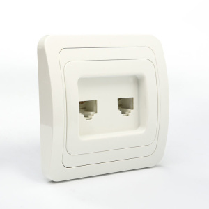 Розетка компьютерная RJ45 белая IN 210 АА