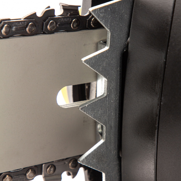 Пила цепная цепная эл. EDS-2000 2кВт продольная шина 40см шаг 3/8 паз 1.3мм 56 звеньев Denzel 95618